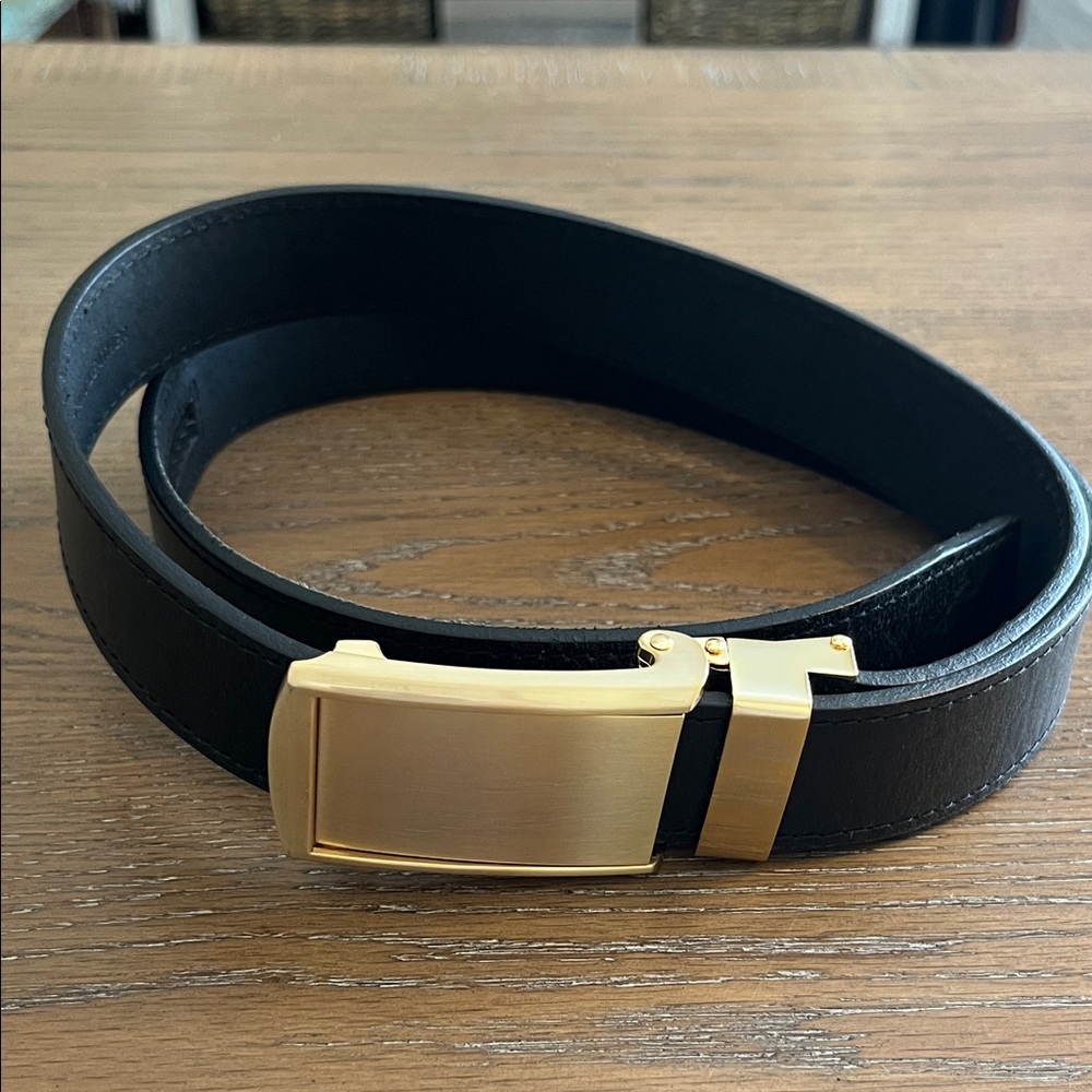 SlideBelts Holeless Adjustable Black Leather Belt with‎ Gold Buckle